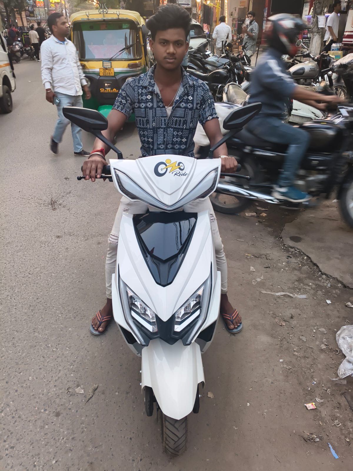 Ozoride rider on evening market route